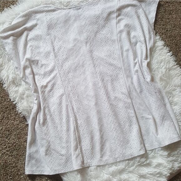 Torrid Top White Sleeveless Vneck Womens Size 2X - Picture 6 of 8